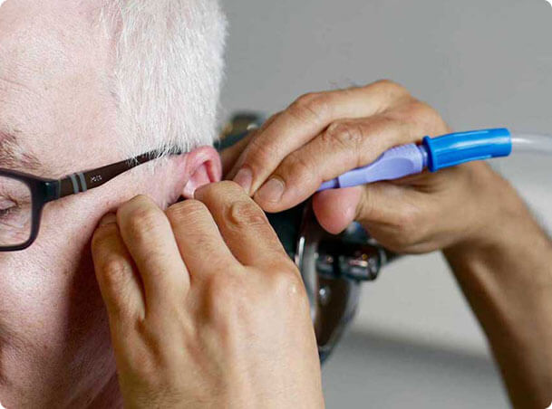 Injection de médicament et lavage d'oreilles chez Clinique Vaccination  Rive-Sud
